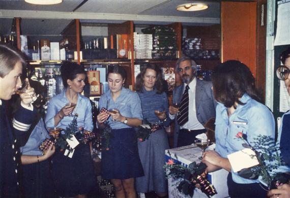 Personal på Martin Olsson Viner deltar i promotion från cognacstillverkaren Hennessy på en båttur med Stena Line.