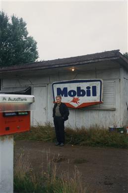 Thure Johanssons nedlagda bensinstation (bensinmärke Mobil).