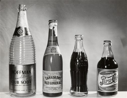 Fyra utländska framgångsrika läskedrycker på parad.