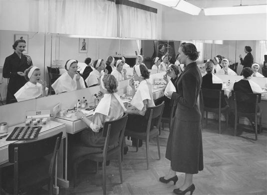 Lektion, kurs i makeup/ansiktsbehandling.