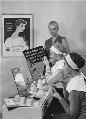 Lektion, kurs i makeup/ansiktsbehandling.