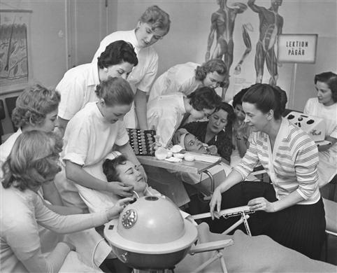 Lektion, kurs i makeup/ansiktsbehandling.